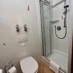 Wolkenfrei Mit Pool Und Sauna דירה שיידג