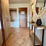 Wolkenfrei Mit Pool Und Sauna דירה שיידג